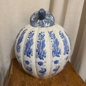 Elegant Blue & White Porcelain Vase Jar Foo Dog Floral Qianlong VTG Hand Painted